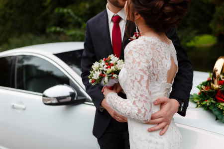 couple arriving at wedding